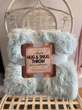 Load image into Gallery viewer, Hug & Snug Throw