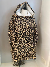 Load image into Gallery viewer, Leopard Print Fleecy Hooded Blanket