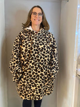 Load image into Gallery viewer, Leopard Print Fleecy Hooded Blanket