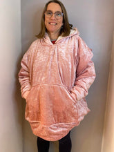 Load image into Gallery viewer, Pink Velvet Fleecy Hooded Blanket
